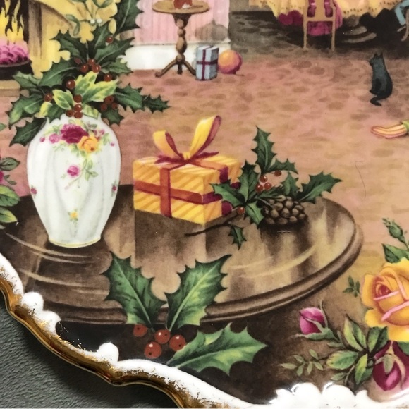 Royal Albert Plate - Christmas at Home Christmas Magic Collector Plate 1988 - Picture 6 of 7